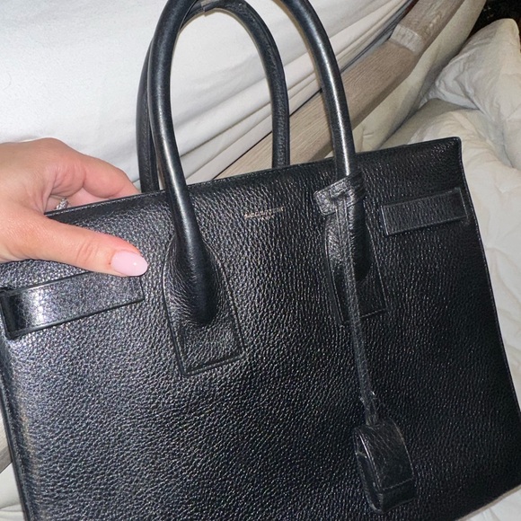 Saint Laurent Sac Du Jour (MEDIUM IN PEBBLE/GRAINED LEATHER & GOLD HARDWARE) - Picture 7 of 8